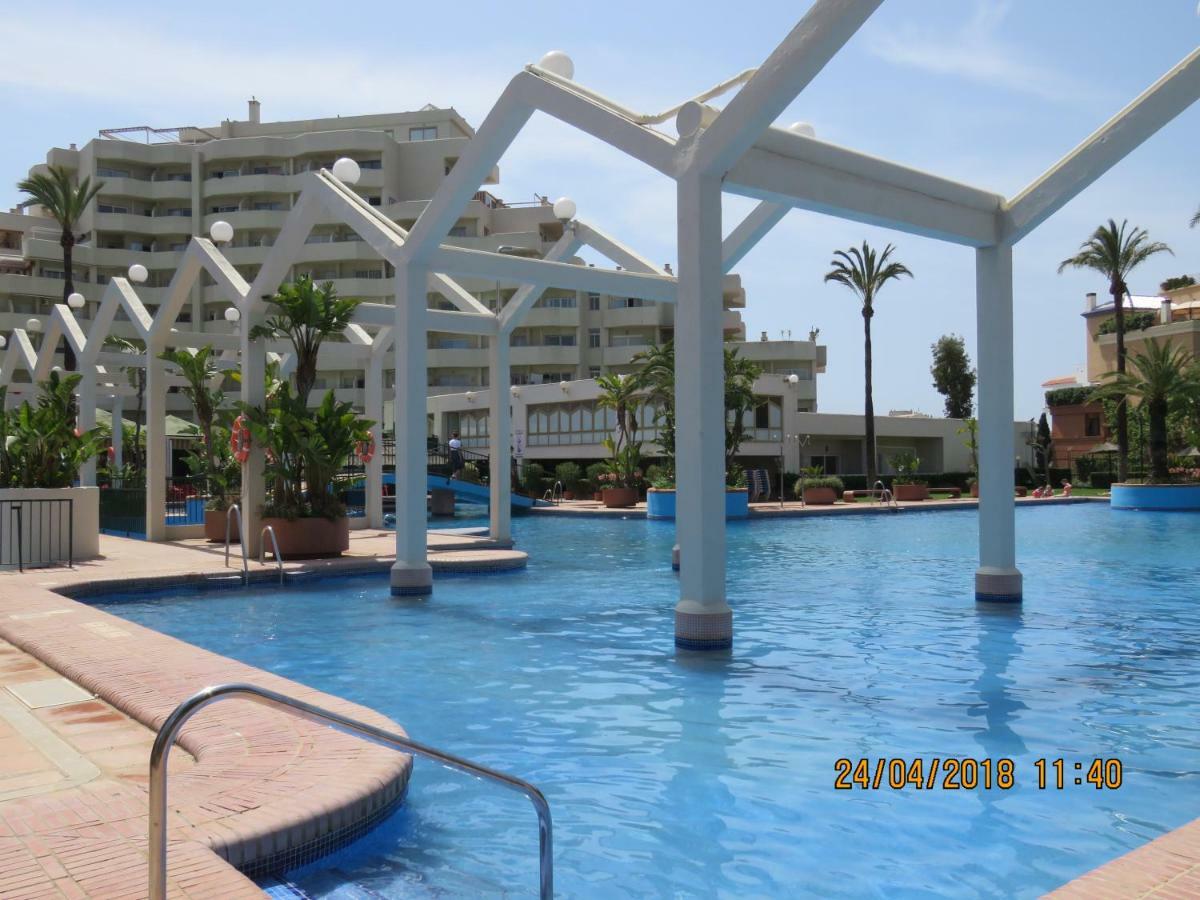 Benal Beach Apartments Малага Екстериор снимка